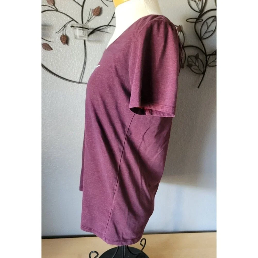 Women's Dri-Fit The‎ Nike Tee size Medium Burgundy Athletic Cut
